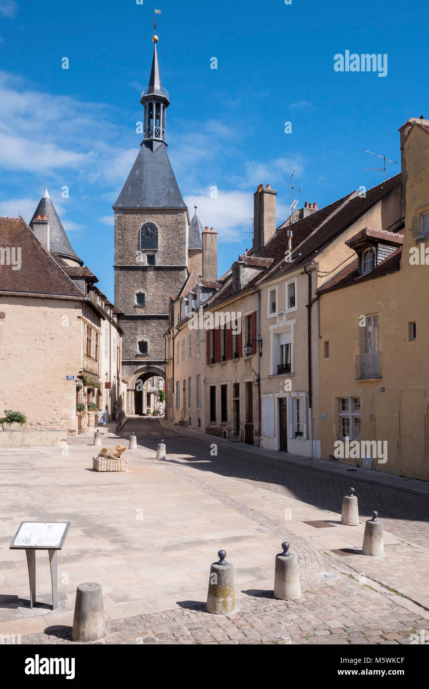 Tour de l'Horloge archway Avallon Yonne Bourgogne-Franche-Comte Francia Foto Stock