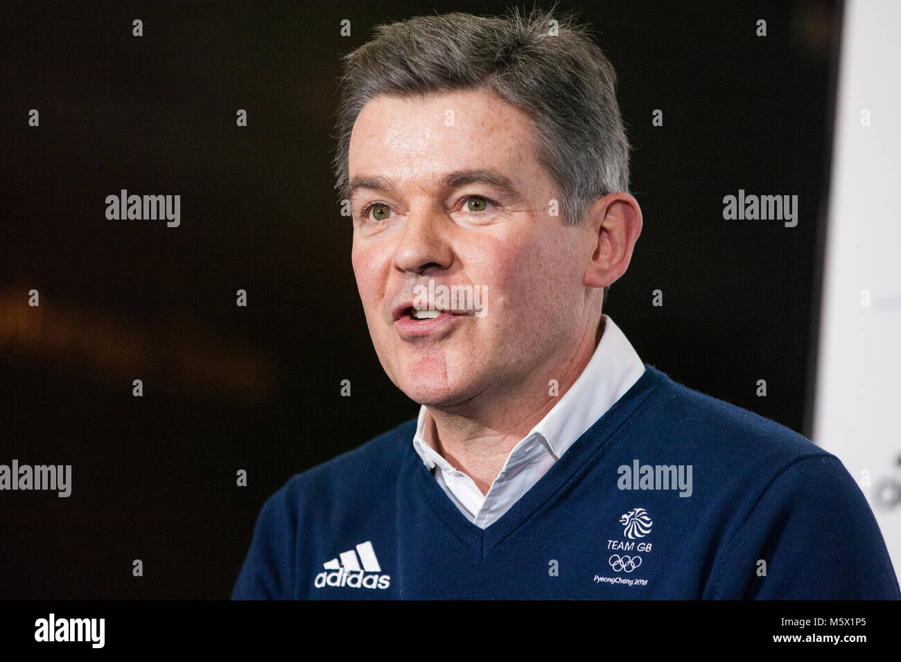 Londra, Regno Unito. Il 26 febbraio, 2018. Sir Hugh Robertson, Presidente della British Olympic Association, risolve una conferenza stampa dopo il benvenuto del Team GB dal Pyeongchang 2018 Giochi Olimpici Invernali presso l'aeroporto di Heathrow. Credito: Mark Kerrison/Alamy Live News Foto Stock