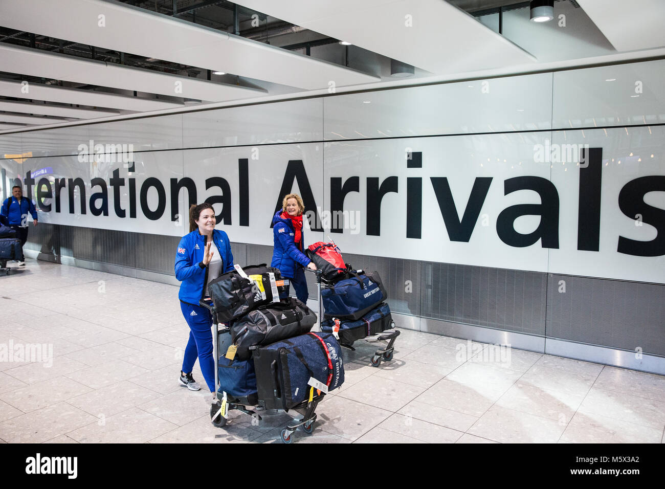 Londra, Regno Unito. Il 26 febbraio, 2018. La British Olympic Association (BOA) accoglie favorevolmente Team GB atleti home da Pyeongchang 2018 Giochi Olimpici Invernali presso l'aeroporto di Heathrow. Credito: Mark Kerrison/Alamy Live News Foto Stock