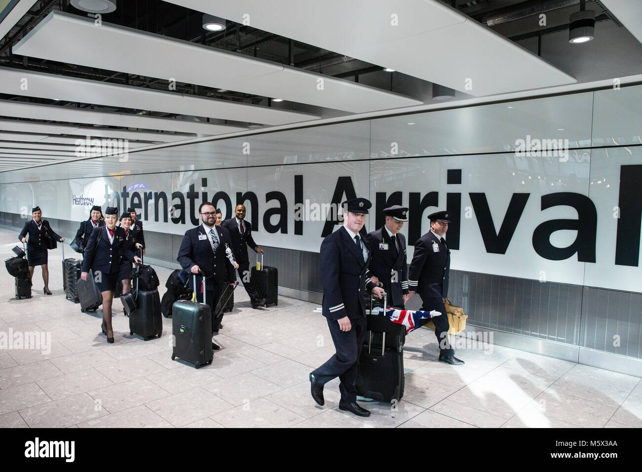 Londra, Regno Unito. Il 26 febbraio, 2018. L'aria equipaggio per il Team GB è accolto favorevolmente indietro per Heathrow dalla British Olympic Association (BOA) seguendo il Pyeongchang 2018 Giochi Olimpici Invernali. Credito: Mark Kerrison/Alamy Live News Foto Stock