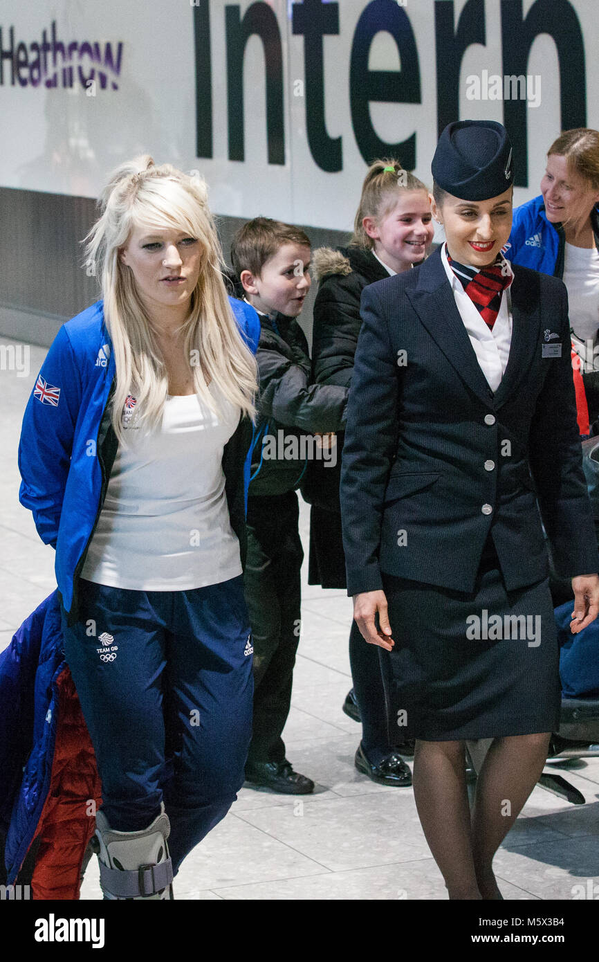 Londra, Regno Unito. Il 26 febbraio, 2018. Le donne di velocità del pattinatore Elise Christie è accolto favorevolmente indietro per Heathrow dalla Pyeongchang 2018 Giochi Olimpici Invernali con Team GB dalla British Olympic Association (BOA). Credito: Mark Kerrison/Alamy Live News Foto Stock