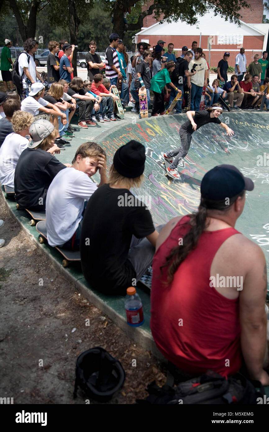 Equitazione Skateboard giovani prendere parte alla nazionale Go Skateboarding al giorno a Tampa, in Florida. Foto Stock