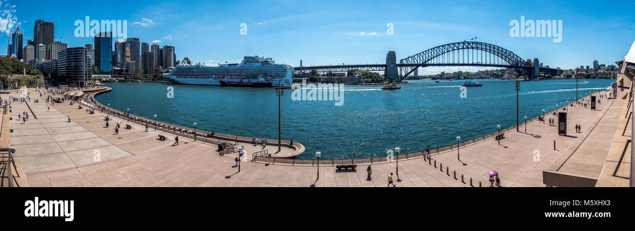 La Circular Quay, Sydney, Australia - nel calore dell'estate. Foto Stock