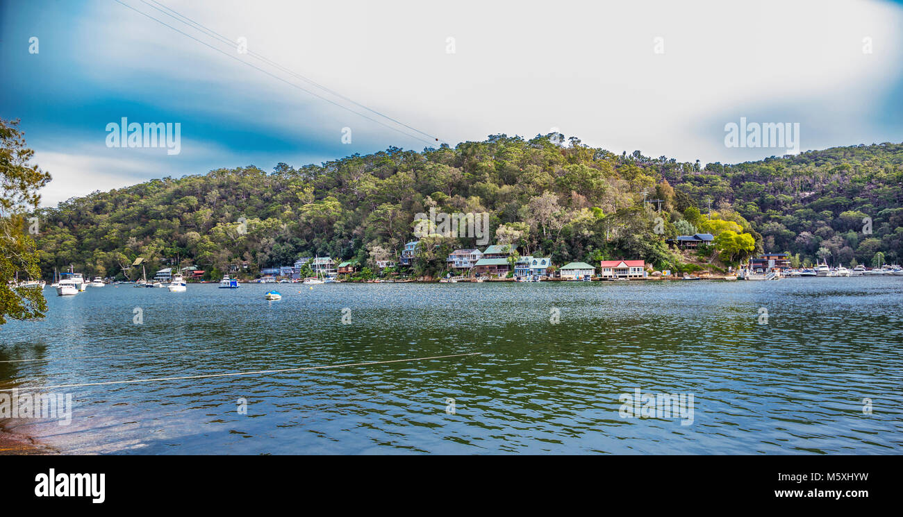 Australia, Nuovo Galles del Sud, Nord di Sydney North Shore regione, vista di Berowra acque dai Franchi ansa attraverso Berowra Creek Foto Stock