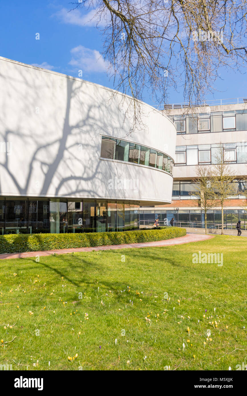 Retro della libreria di Hartley edificio - una moderna estensione - su Highfield campus in febbraio 2018, Università di Southampton, England, Regno Unito Foto Stock