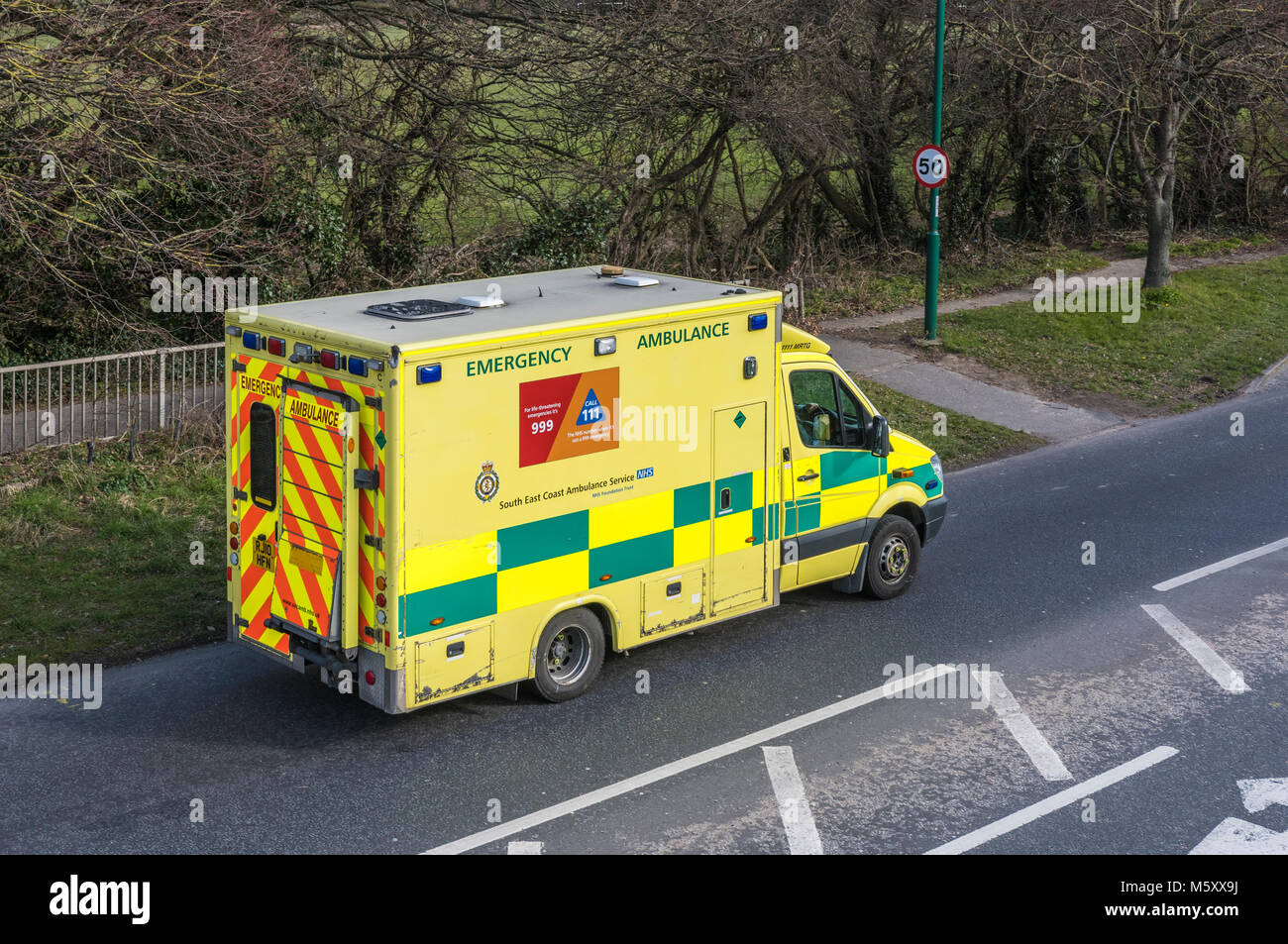 Ambulanza di emergenza NHS dal servizio di ambulanza della costa sud-orientale nel Sussex occidentale, Inghilterra, Regno Unito. Mercedes Benz Sprinter 519 CDI dal 2010. Foto Stock