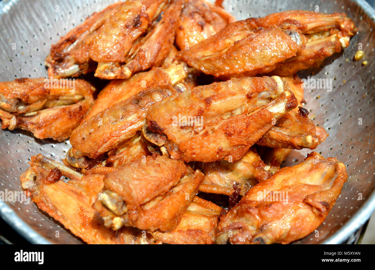 Fritti di ali di pollo stile tailandese Foto Stock