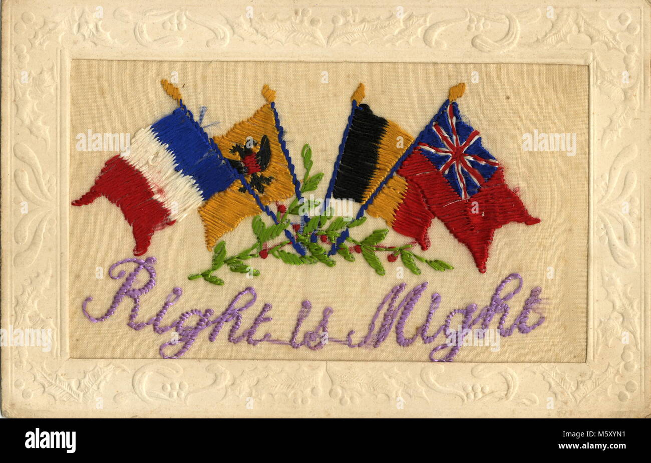 AJAXNETPHOTO. 1914-1918. WW1 EPHEMERA. - Una seta ricamata lettera CARD raffigurante le bandiere nazionali dei paesi in guerra con la notazione "diritto è potrebbero" contenuta all'interno di un bordo in rilievo del tipo inviato da soldati che serve sul fronte occidentale ai parenti in U.K. Foto:l'AJAX VINTAGE PICTURE LIBRARY REF:182602 11 Foto Stock