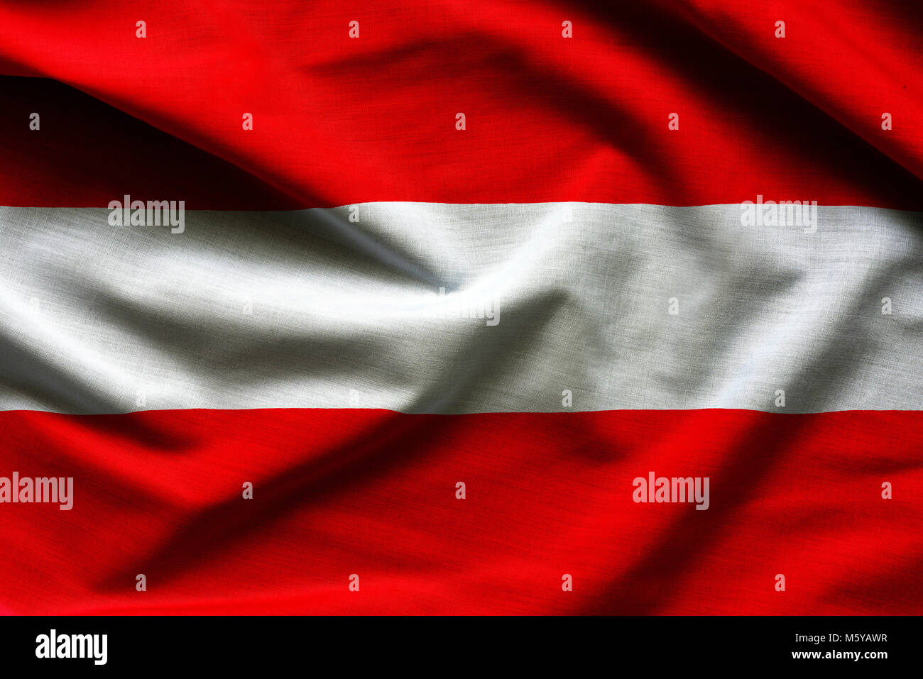 Austria bandiera sventolare nel vento. Foto Stock