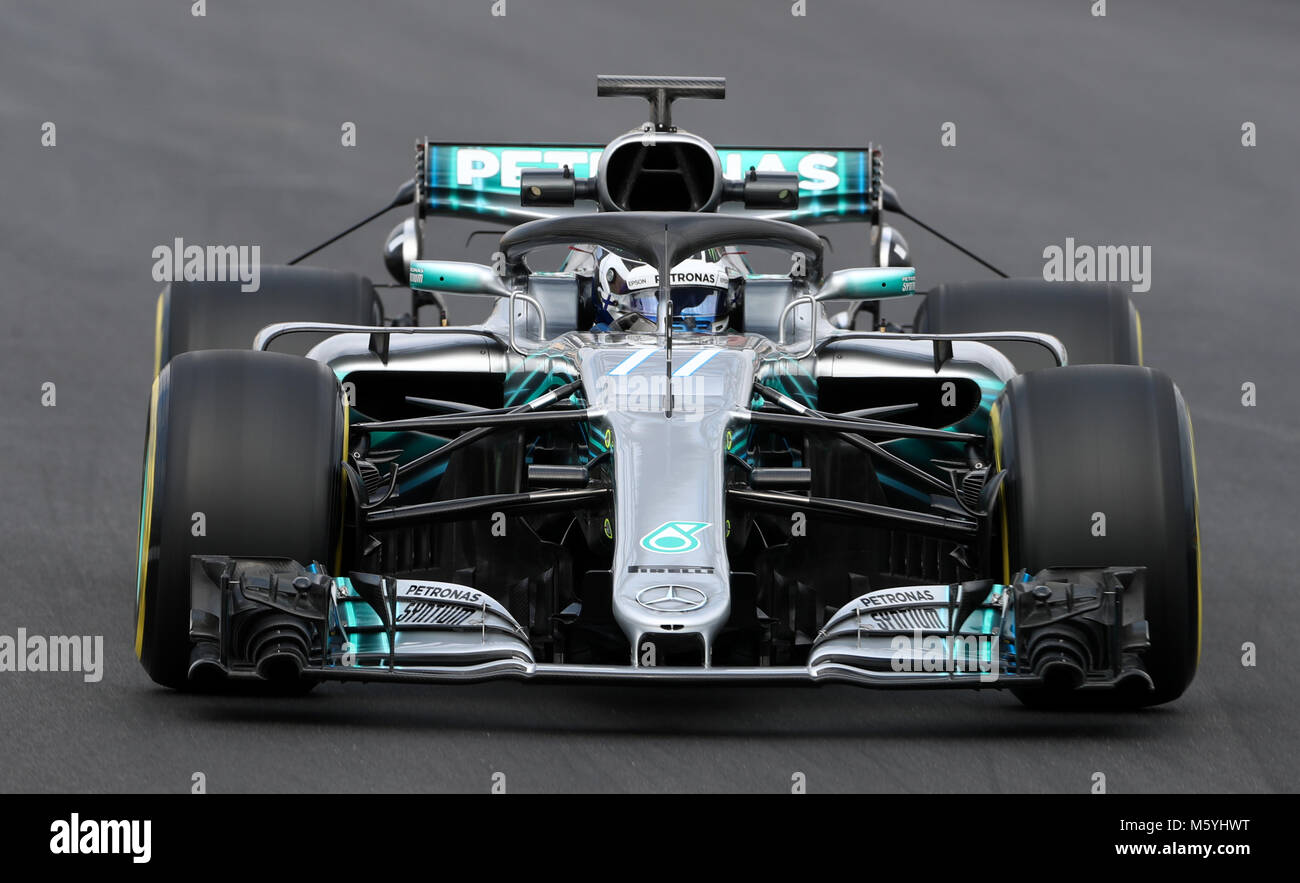 Mercedes' Valtteri Bottas durante la due giorni di test pre-stagione sul circuito de Barcelona-Catalunya, Barcellona. Foto Stock