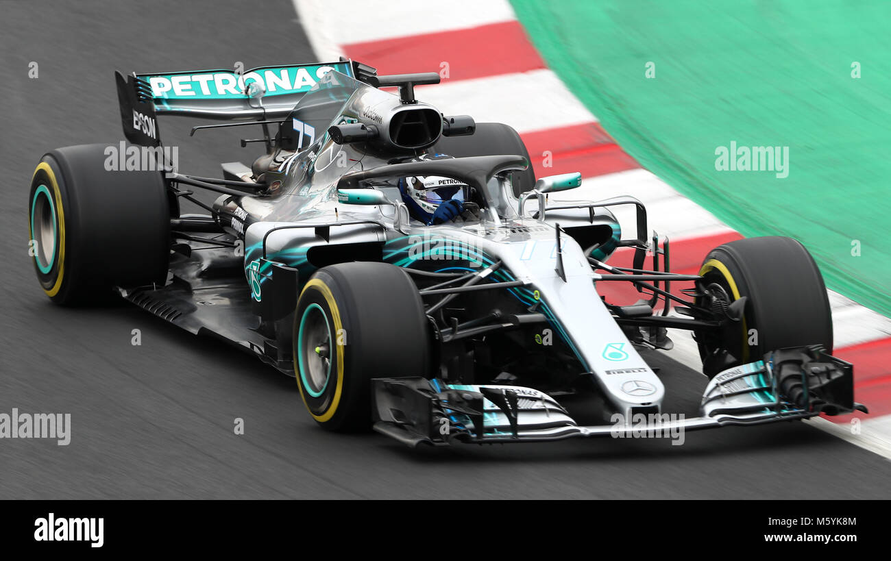 Mercedes' Valtteri Bottas durante la due giorni di test pre-stagione sul circuito de Barcelona-Catalunya, Barcellona. Foto Stock