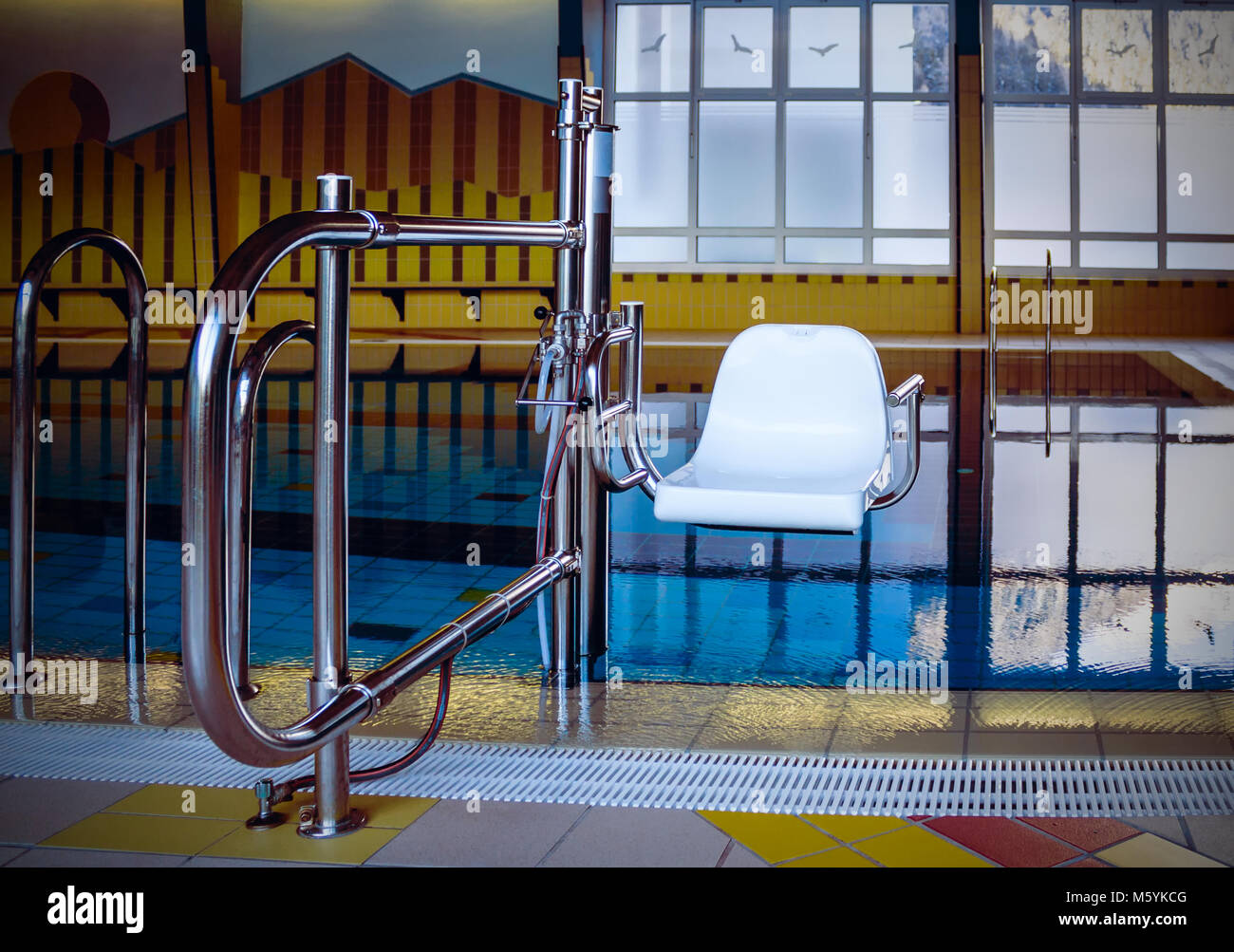 MALLNITZ, Austria - 6 febbraio 2018: Piscina Ascensore per disabili in Tauernbad, Mallnitz Foto Stock