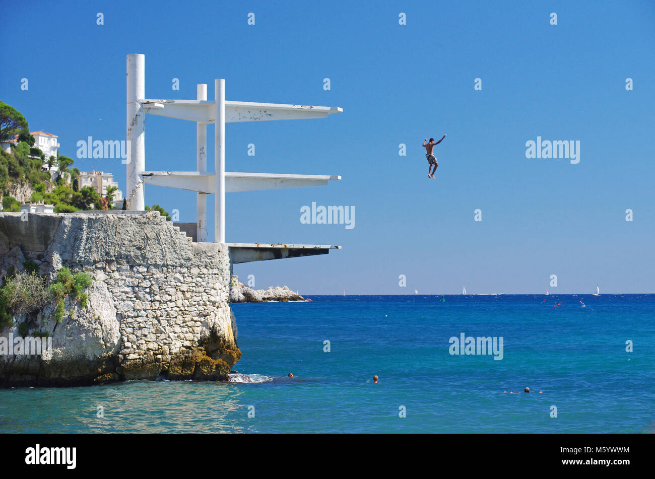 Nizza (sud-est della Francia, Riviera francese): diving piattaforma 'plongeoir de la riserva" Foto Stock