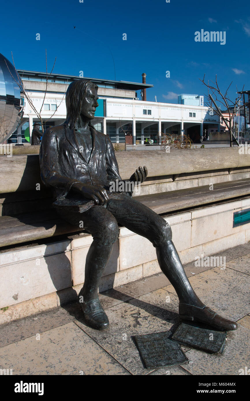 Poeta THOMAS CHATTERTON: Bristol Millenium Square, statua da Lawrence Holofcene Foto Stock