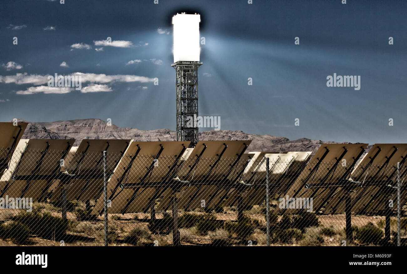 Viste di Ivanpah Solar Power Facility in Nevada Foto Stock