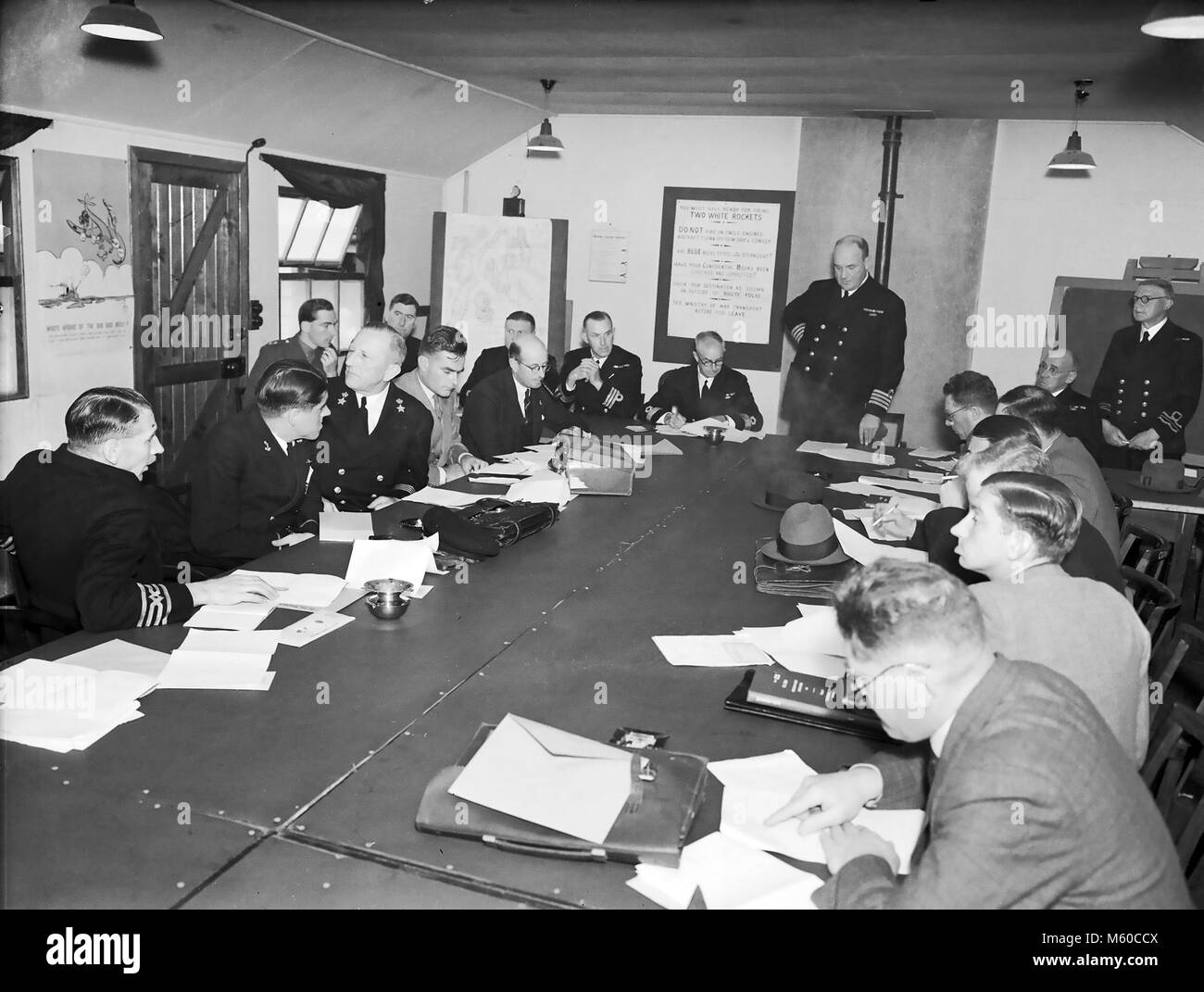 Battaglia dell'Atlantico un convoglio inglese conferenza in agosto 1942 all'altezza della lotta contro il tedesco U-boat. Foto Stock