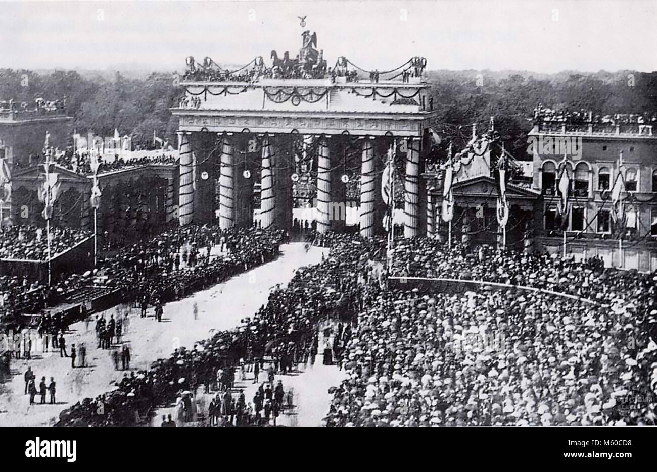 FRANCO-guerra prussiano 1870. Victory Parade presso la Porta di Brandeburgo il 16 giugno 1871 Foto Stock