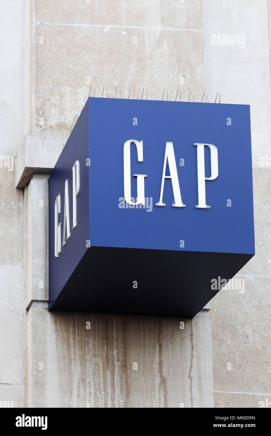 London, Regno Unito - 31 Gennaio 2018: Gap logo su una parete. Gap è un americano in tutto il mondo di capi di abbigliamento e accessori rivenditore Foto Stock