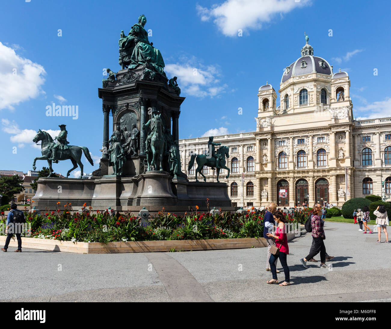 Il Naturhistorisches (Storia Naturale) Museum e il monumento all'Imperatrice Maria Teresa, Maria Theresien Platz, Vienna, Austria. Foto Stock