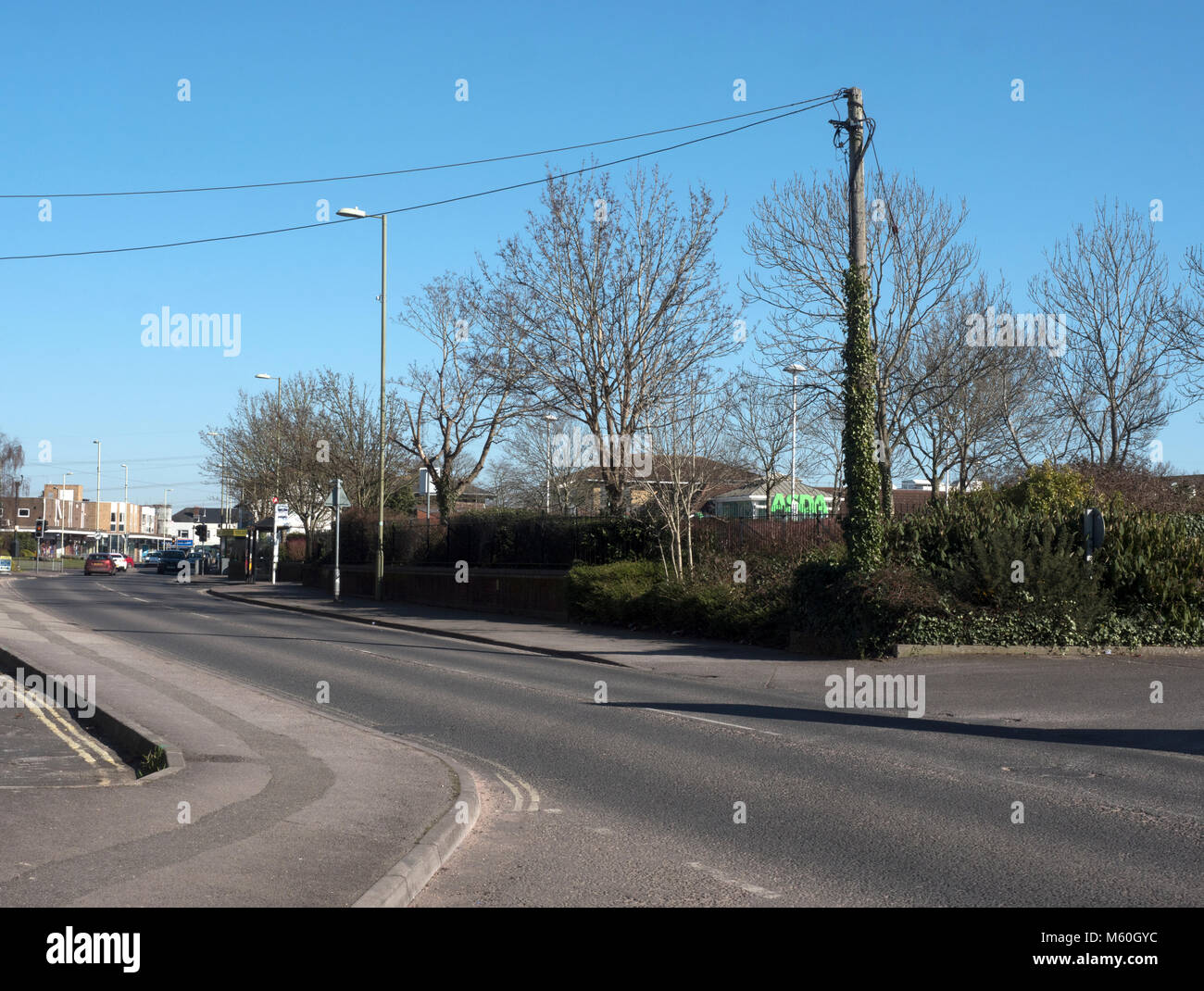 Vista di Asda Car Park a Ringwood Road, Totton, Hampshire, Inghilterra, Regno Unito Foto Stock