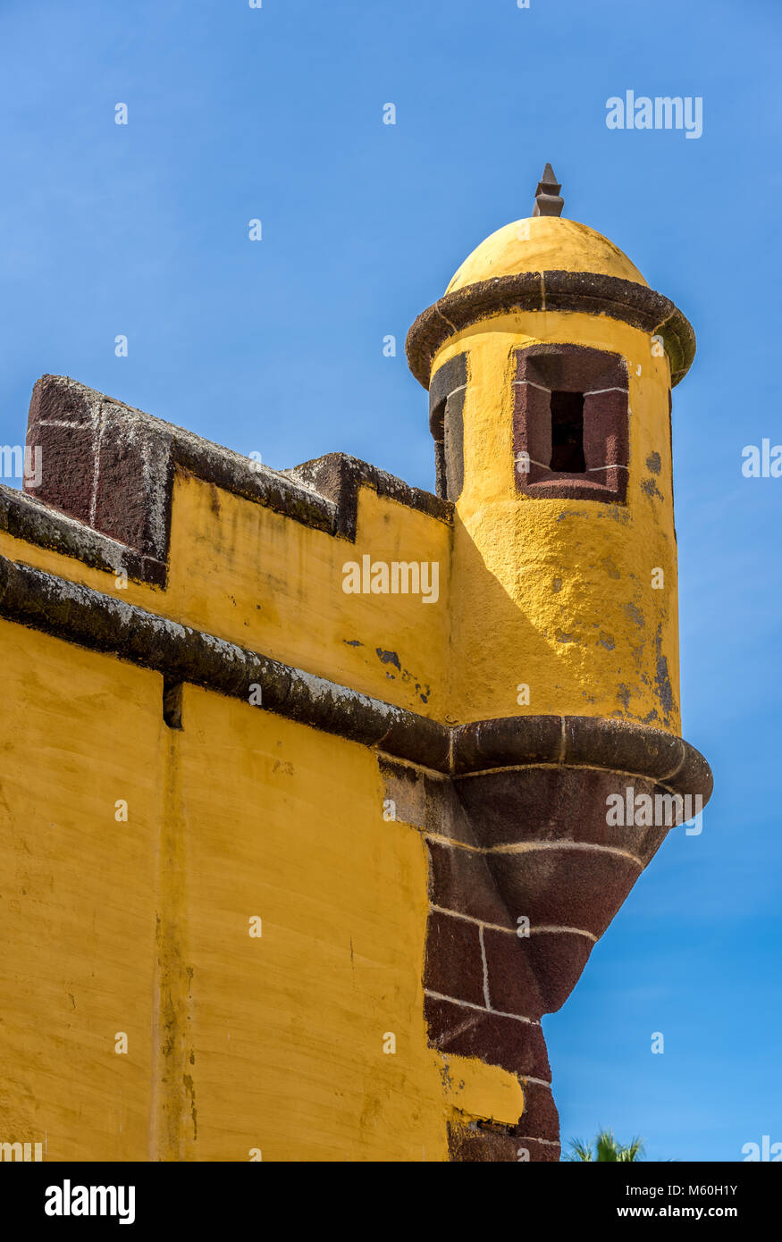 Torre di avvistamento/Sentry post a Sao Tiago fort a Funchal, Madeira Foto Stock
