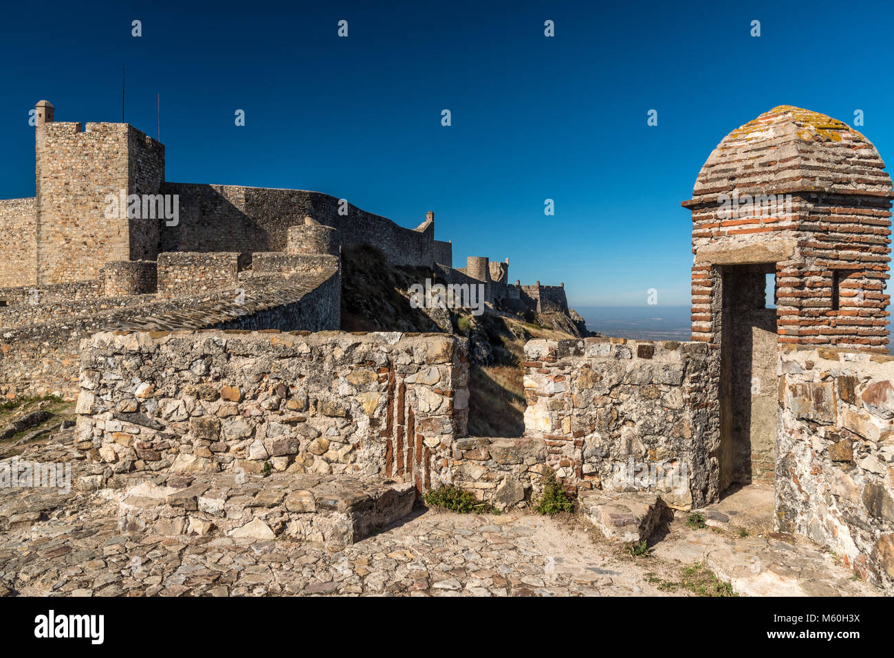 Castello moresco nel villaggio di collina di Marvao nella regione dell'Alentejo in Portogallo Foto Stock