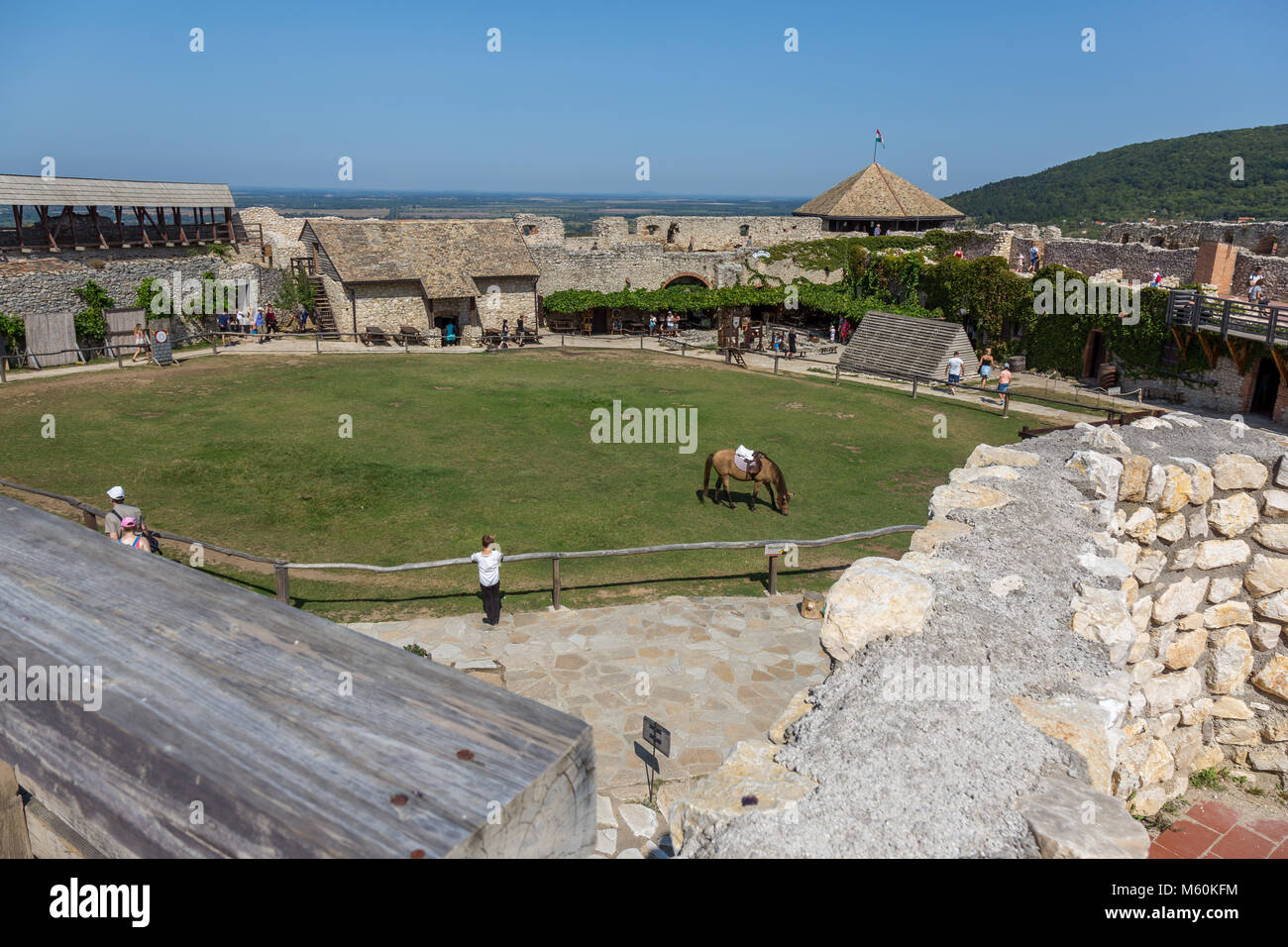 Antico castello ungherese in un piccolo villaggio Sumeg il castello fu costruito nel 1260 Foto Stock