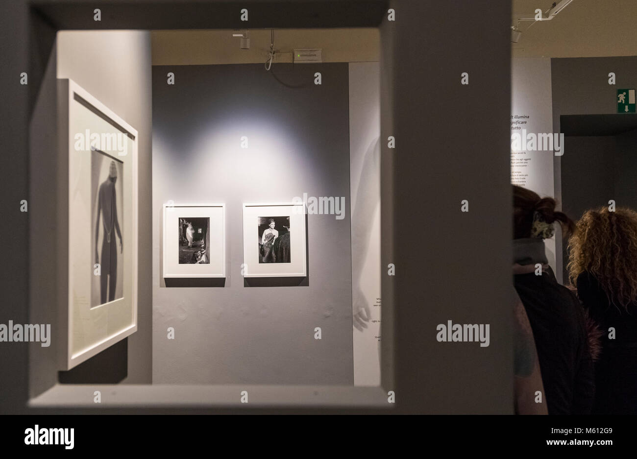 Italia Torino Palazzo Chiablese 27 Febbraio 2018 - inaugurazione della mostra con 250 immagini creato da Frank Horvat, insieme con una trentina di altre immagini prese dalla sua collezione privata. La mostra dal 28 febbraio al 20 maggio nel Chiablese Halls - illustra il cammino compiuto dal grande fotografo attraverso l evoluzione del linguaggio fotografico e delle sue tecniche. Foto Stock Italia Torino Palazzo Chiablese 27 Febbraio 2018 - inaugurazione della mostra con 250 immagini creato da Frank Horvat, insieme con una trentina di altre immagini prese dalla sua collezione privata. La mostra dal 28 febbraio al 20 maggio nel Chiablese Halls - illustra il cammino compiuto dal grande fotografo attraverso l evoluzione del linguaggio fotografico e delle sue tecniche. Foto Stock