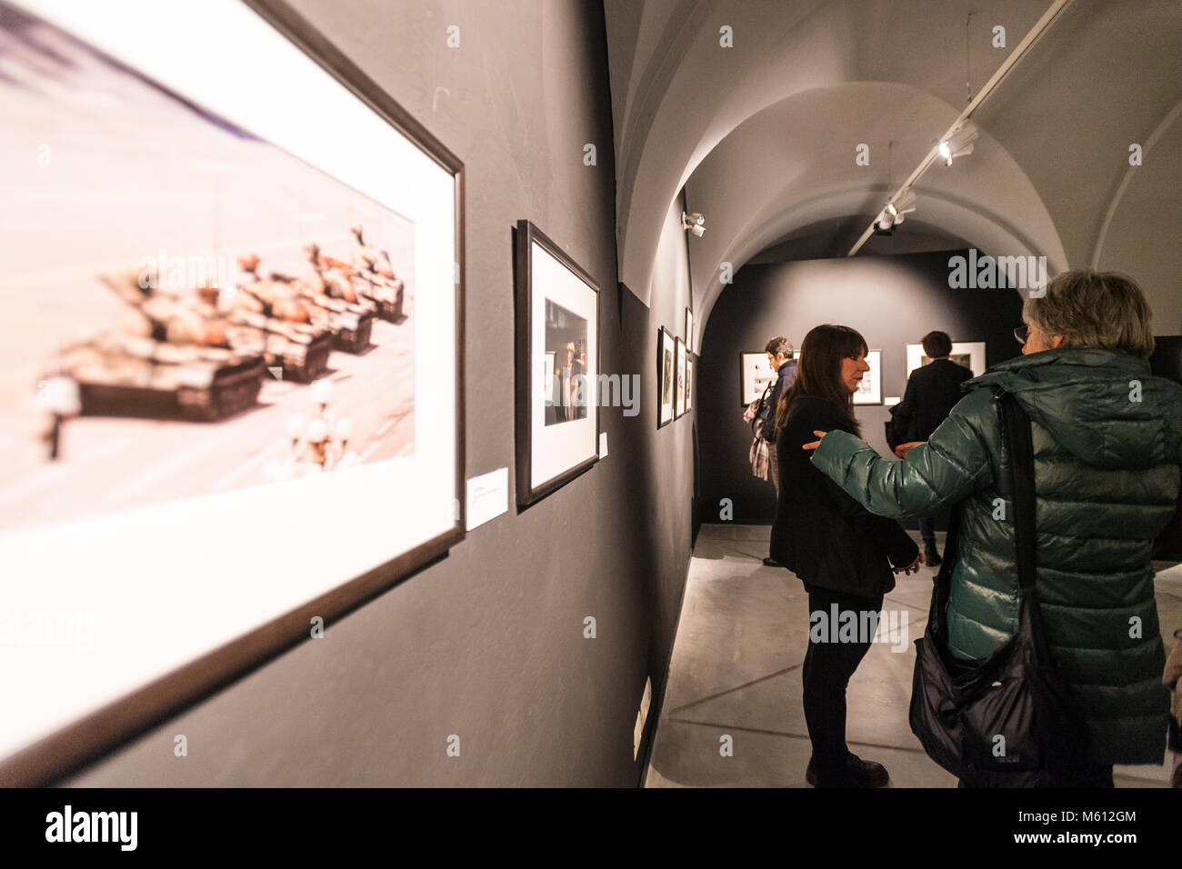 Italia Torino Palazzo Chiablese 27 Febbraio 2018 - inaugurazione della mostra con 250 immagini creato da Frank Horvat, insieme con una trentina di altre immagini prese dalla sua collezione privata. La mostra dal 28 febbraio al 20 maggio nel Chiablese Halls - illustra il cammino compiuto dal grande fotografo attraverso l evoluzione del linguaggio fotografico e delle sue tecniche. Foto Stock Italia Torino Palazzo Chiablese 27 Febbraio 2018 - inaugurazione della mostra con 250 immagini creato da Frank Horvat, insieme con una trentina di altre immagini prese dalla sua collezione privata. La mostra dal 28 febbraio al 20 maggio nel Chiablese Halls - illustra il cammino compiuto dal grande fotografo attraverso l evoluzione del linguaggio fotografico e delle sue tecniche. Foto Stock