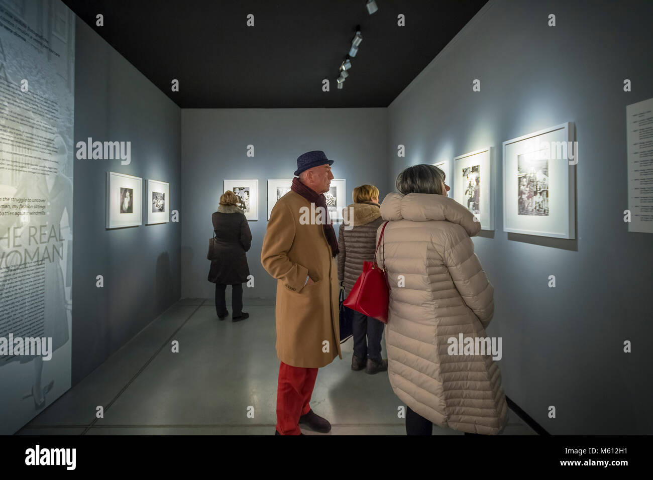 Italia Torino Palazzo Chiablese 27 Febbraio 2018 - inaugurazione della mostra con 250 immagini creato da Frank Horvat, insieme con una trentina di altre immagini prese dalla sua collezione privata. La mostra dal 28 febbraio al 20 maggio nel Chiablese Halls - illustra il cammino compiuto dal grande fotografo attraverso l evoluzione del linguaggio fotografico e delle sue tecniche. Foto Stock Italia Torino Palazzo Chiablese 27 Febbraio 2018 - inaugurazione della mostra con 250 immagini creato da Frank Horvat, insieme con una trentina di altre immagini prese dalla sua collezione privata. La mostra dal 28 febbraio al 20 maggio nel Chiablese Halls - illustra il cammino compiuto dal grande fotografo attraverso l evoluzione del linguaggio fotografico e delle sue tecniche. Foto Stock