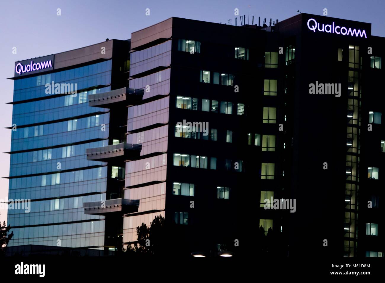 Il logo aziendale di Qualcomm in Sorrento Valley, dove molti high tech, biotech, e le aziende sono ubicate, nel febbraio 2018. | Utilizzo di tutto il mondo Foto Stock