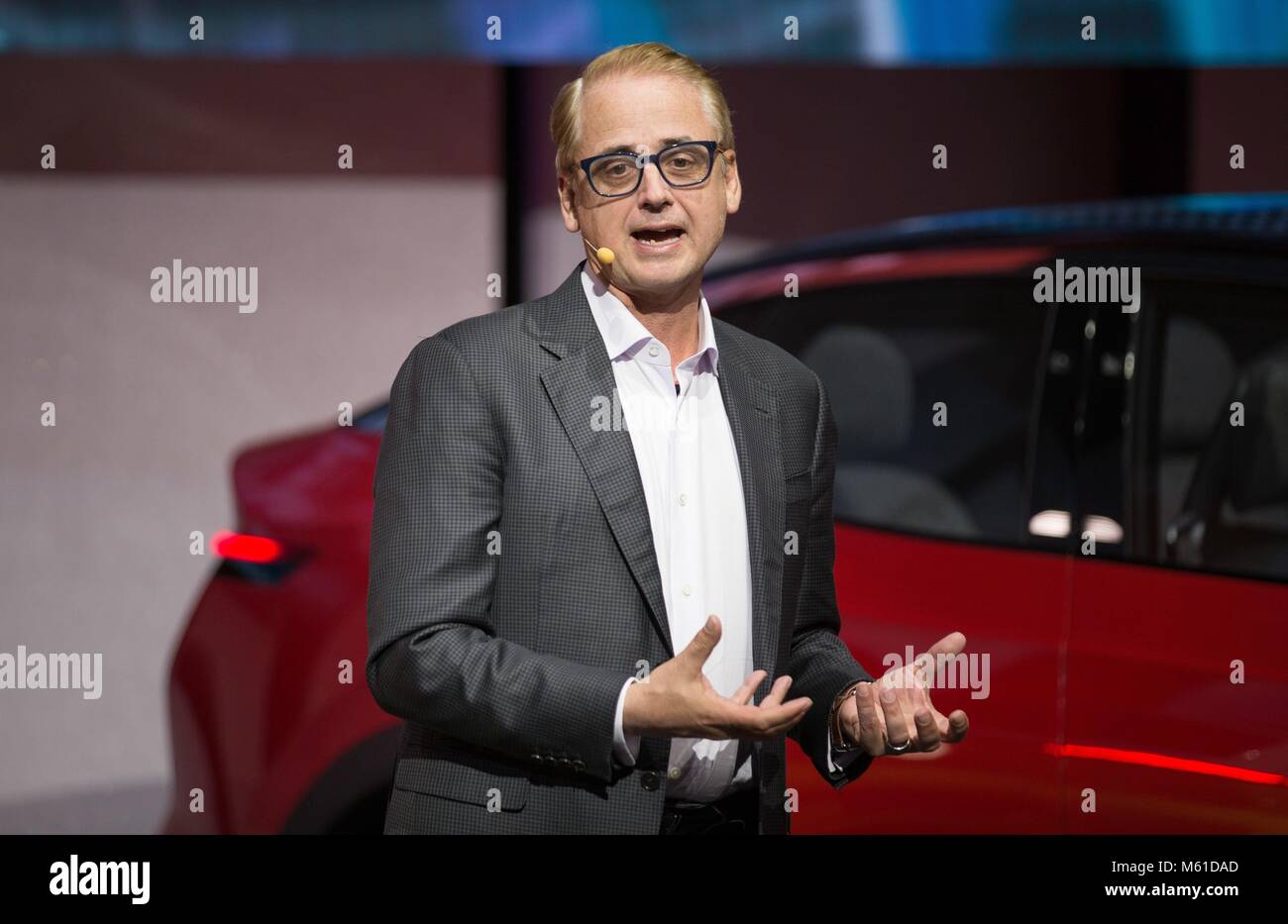 Volkswagen in L.A. Autoshow 2017. David Kenny da IBM Watson visitando VW. | Utilizzo di tutto il mondo Foto Stock