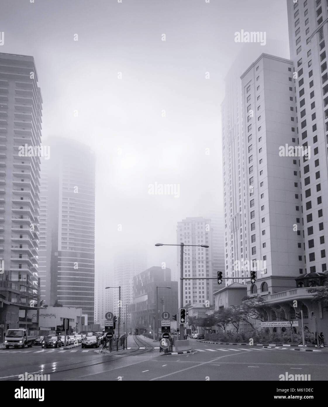 Una nebbiosa città in scena a Dubai, Emirati Arabi Uniti, Medio Oriente. Foto Stock