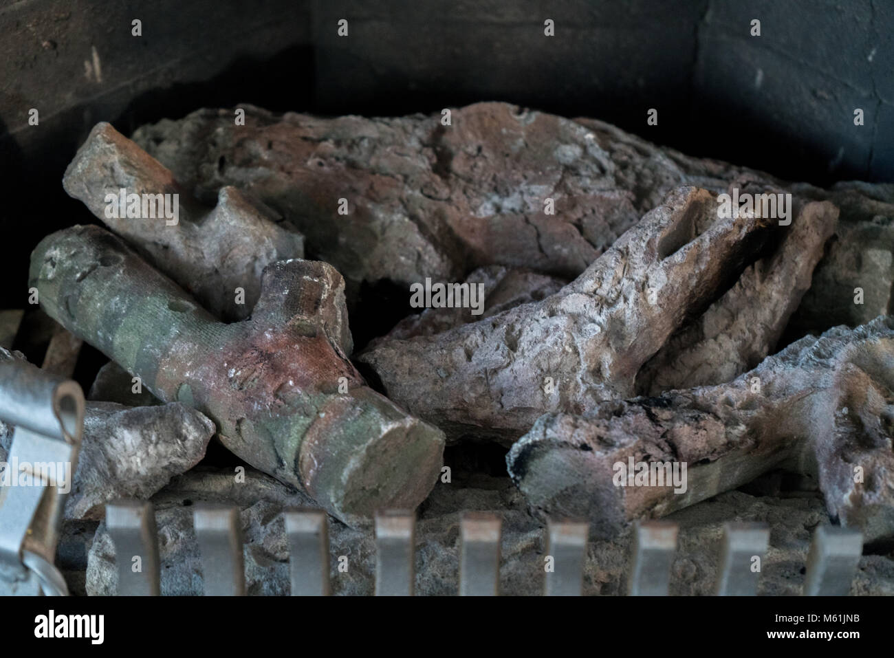 Close up Camino i registri senza fuoco Foto Stock