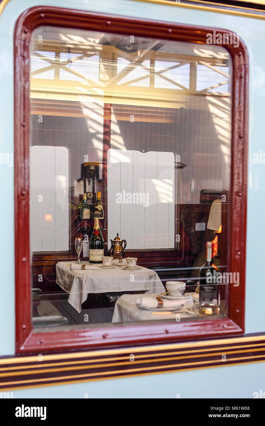 Una delle (26) immagini in questo set rivelando esterni e soprattutto gli aspetti interni della locomotiva a vapore di viaggio in Gran Bretagna. Viaggi di lusso carrelli. Foto Stock
