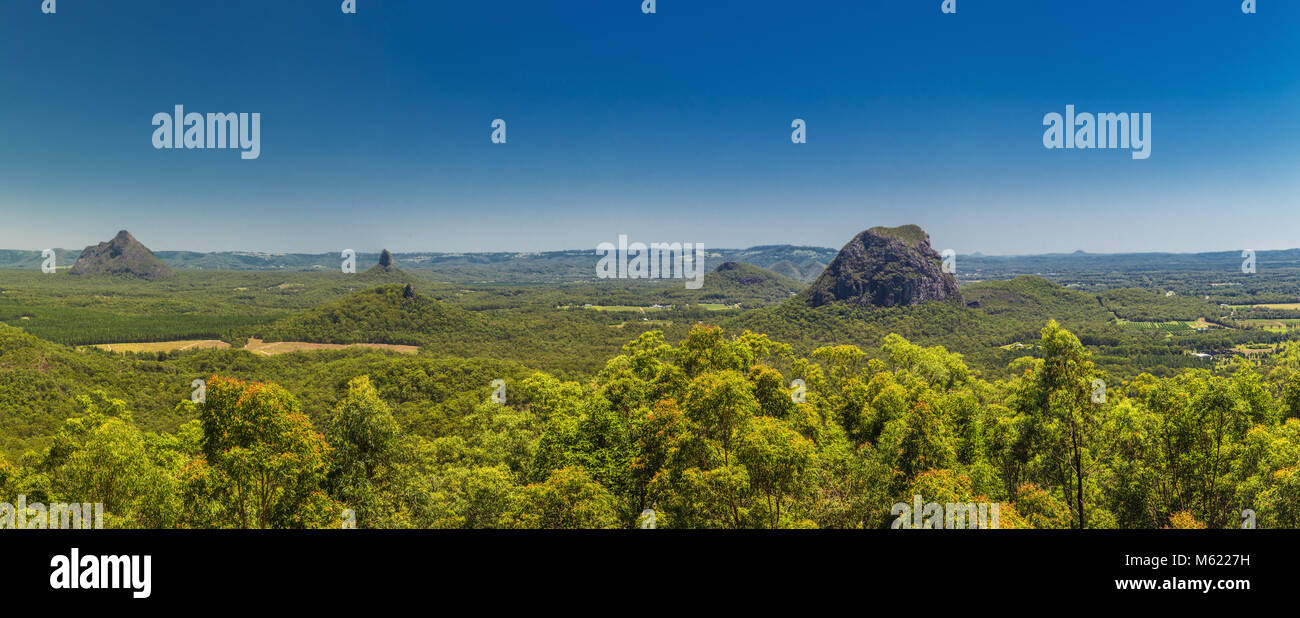 Vista panoramica del Glasshouse Mountains sulla Costa del Sole da Beerburrum, Queendsland, Australia Foto Stock