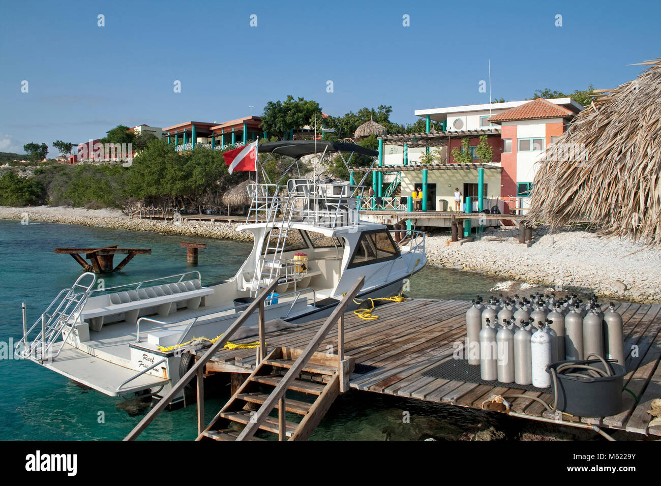 Barca Diving presso il molo di Habitat Resort Curacao, Curacao, Antille olandesi, dei Caraibi Foto Stock