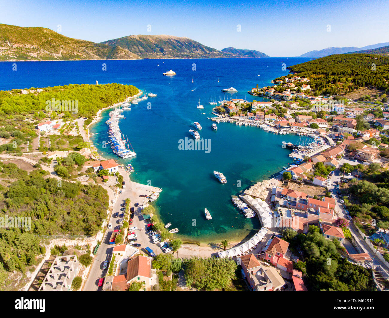 Cefalonia Fiskardo villaggio e porto importante destinazione per la nautica da diporto in estate Foto Stock