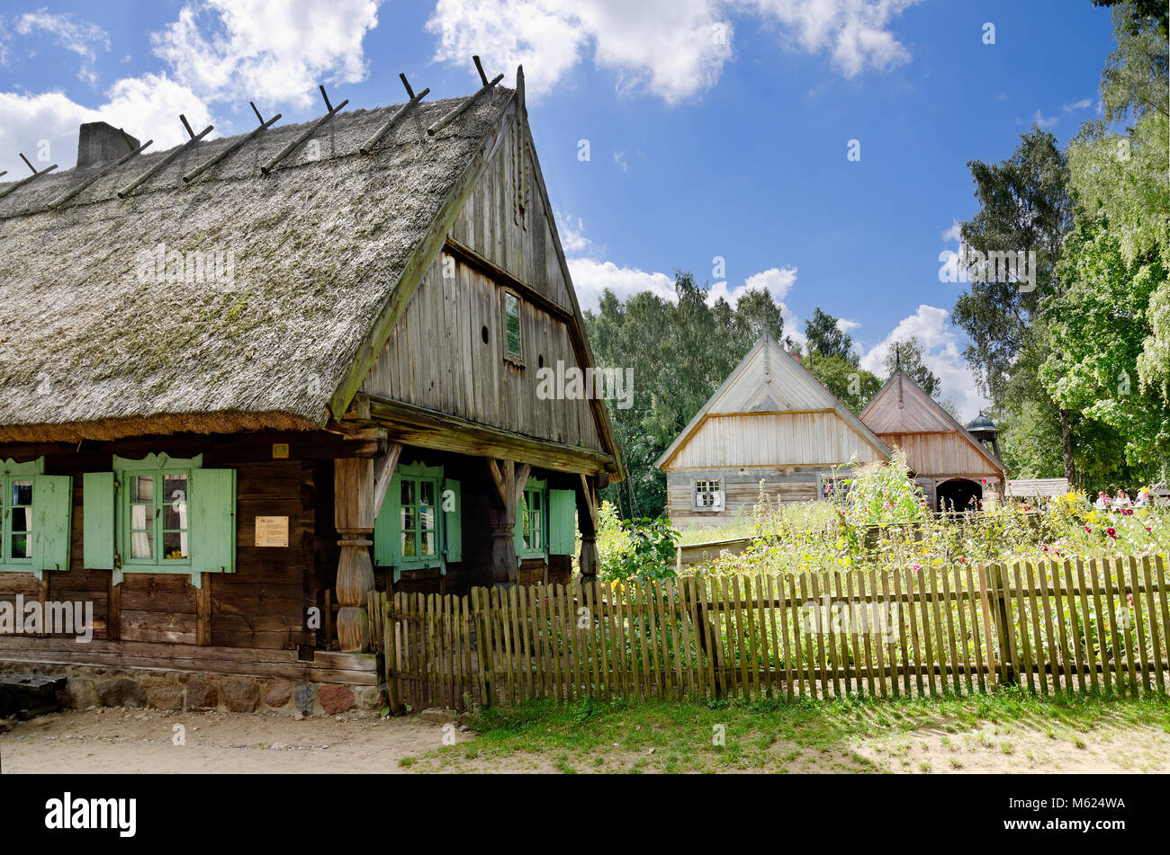 Museo di architettura popolare, parco etnografico, vintage masurian fattoria dal villaggio Gazdawa, Olsztynek, warmia-masuria provincia, in Polonia, in Europa. Foto Stock