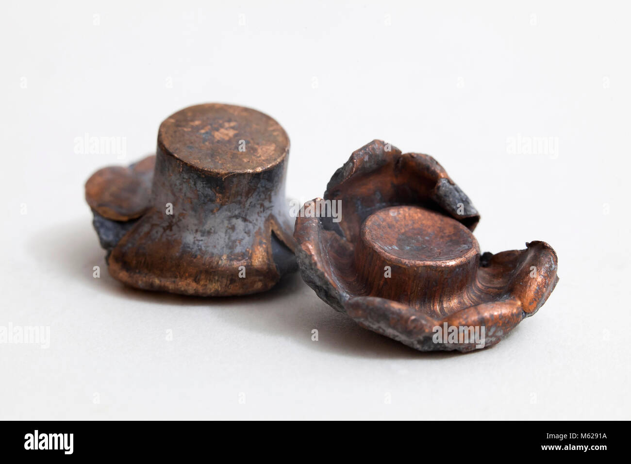 Recuperate i proiettili sparati che mostra l'espansione, aka proiettili ad espansione (pallottole dumdum) Foto Stock