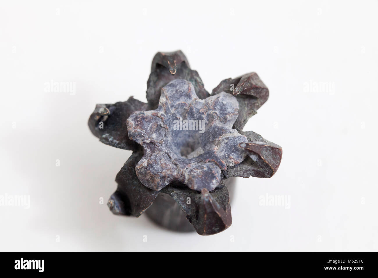 Recuperato proiettile sparato che mostra l'espansione, aka proiettili ad espansione (pallottole dumdum) Foto Stock