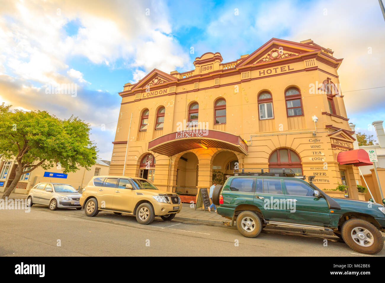 Albany, Australia - Dic 28, 2017: London Hotel costruito nel 1909 nella luce del tramonto, un patrimonio storico edificio situato sulla terrazza di Stirling si affaccia la principessa Royal Harbour in Albany, Western Australia. Foto Stock