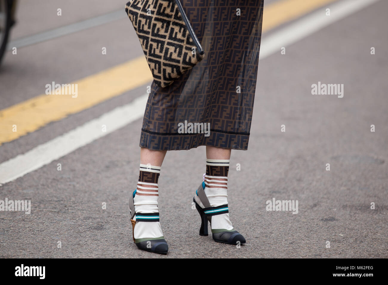 La Fashion Week di Milano FW18 Street Style, Day 2, 22 Febbraio 2018 Foto Stock