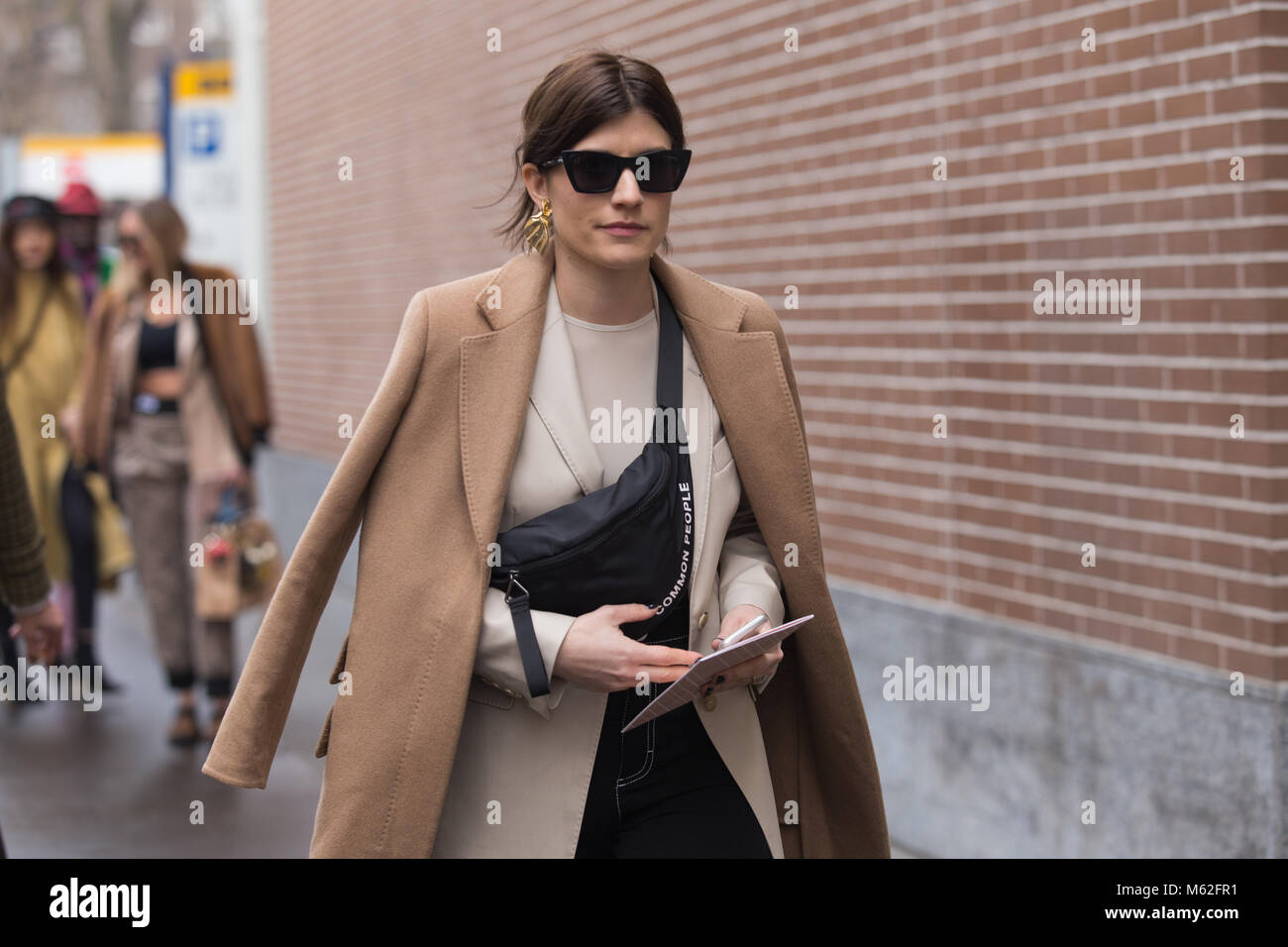 La Fashion Week di Milano FW18 Street Style, Day 2, 22 Febbraio 2018 Foto Stock