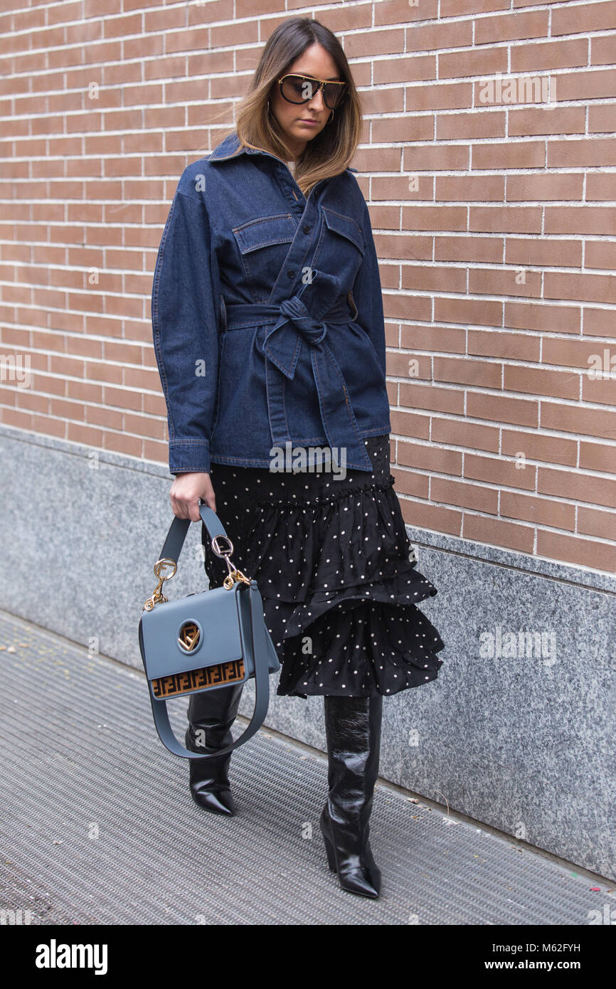 La Fashion Week di Milano FW18 Street Style, Day 2, 22 Febbraio 2018 Foto Stock