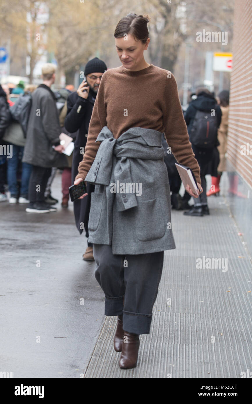 La Fashion Week di Milano FW18 Street Style, Day 2, 22 Febbraio 2018 Foto Stock