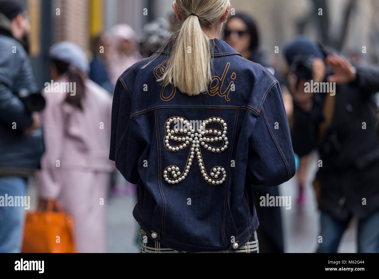 La Fashion Week di Milano FW18 Street Style, Day 2, 22 Febbraio 2018 Foto Stock