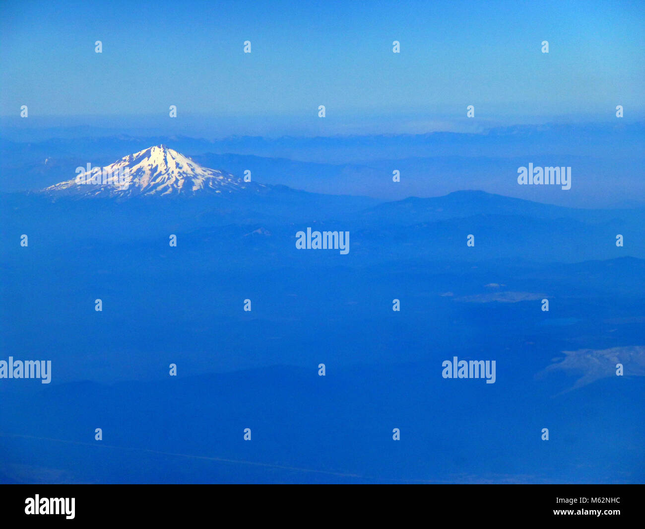 Vista aerea delle montagne, California, vista dall'aereo, atterraggio a LAX Foto Stock