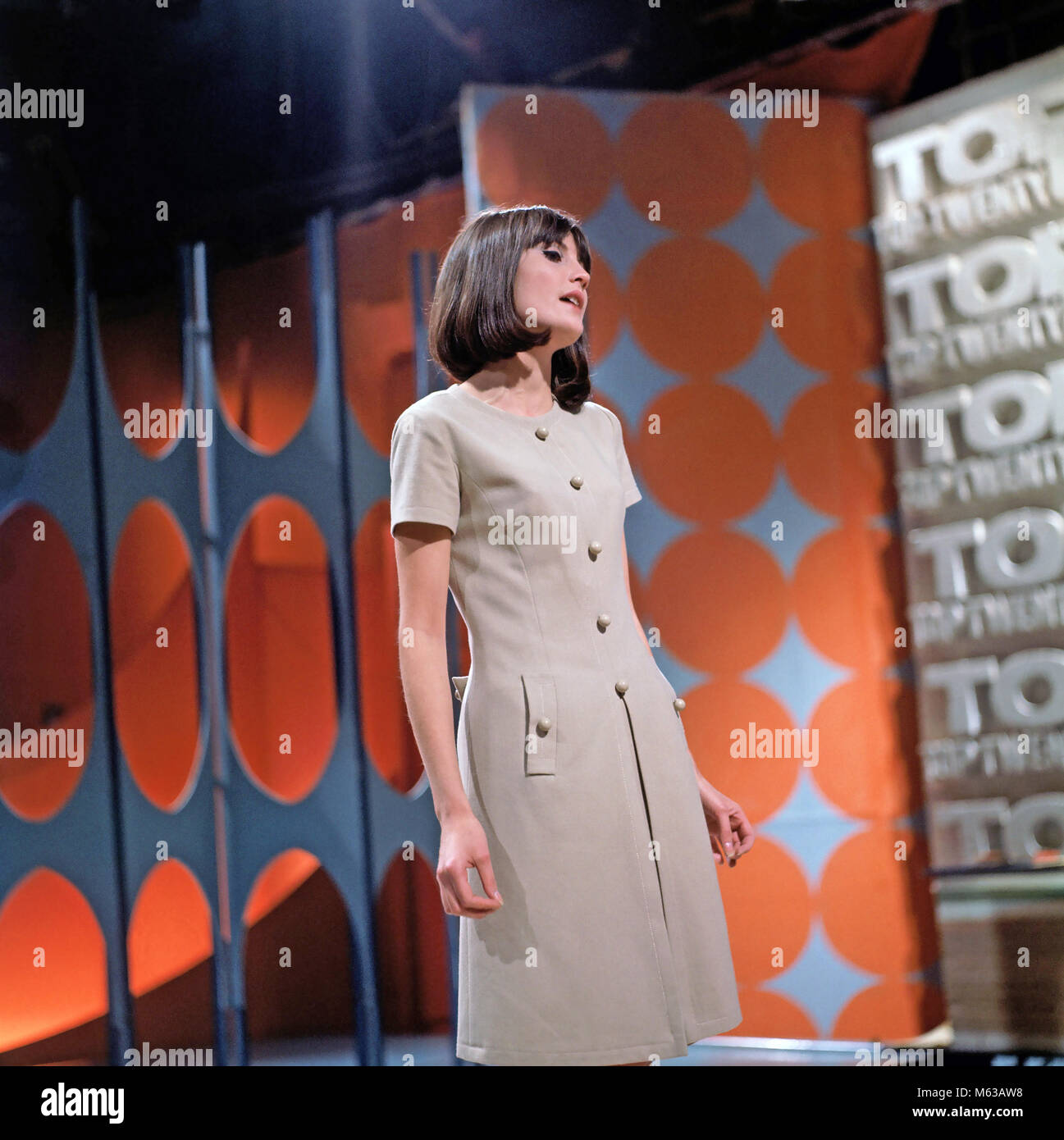 SANDIE SHAW UK cantante pop sulle TV Top of the Pop circa 1966. Foto: Tony Gale Foto Stock