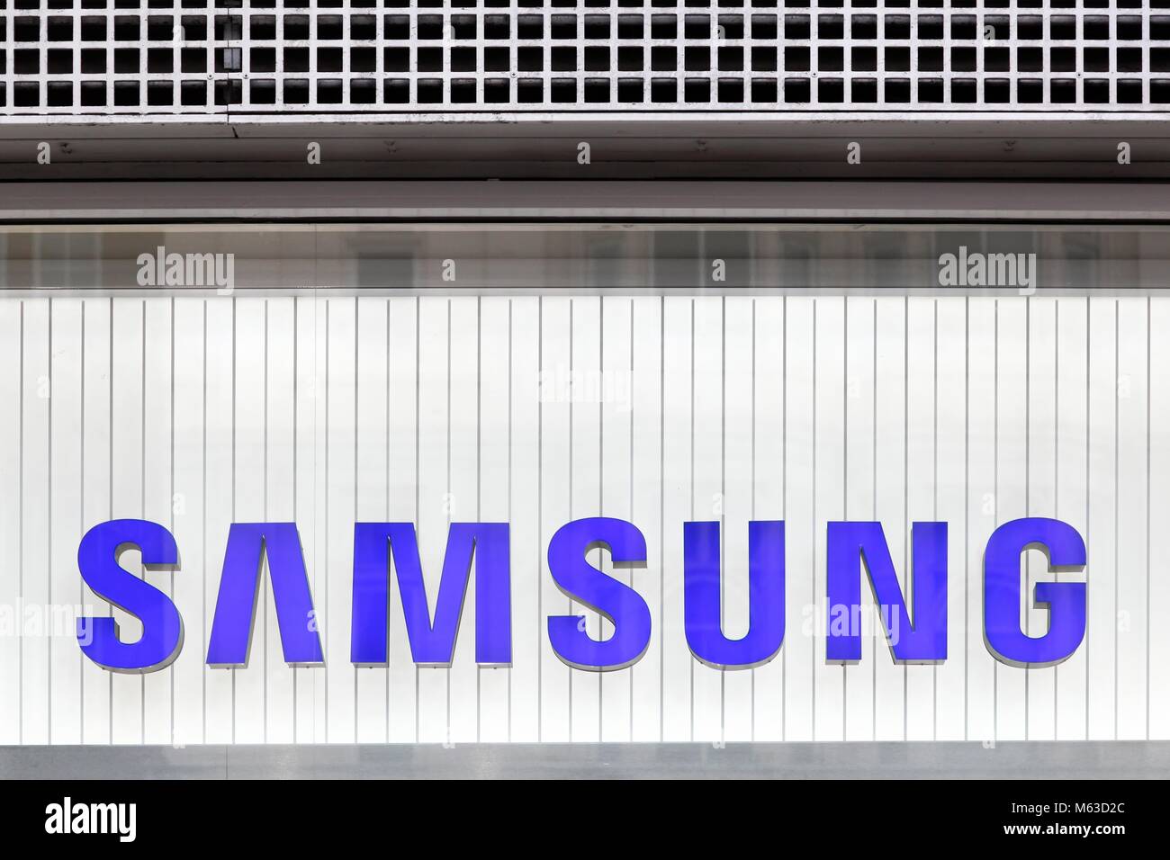 London, Regno Unito - 31 Gennaio 2018: logo Samsung su una parete. Samsung è un sud coreano conglomerato multinazionale azienda Foto Stock